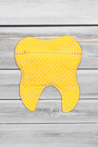 pochette à dents jaune (1)